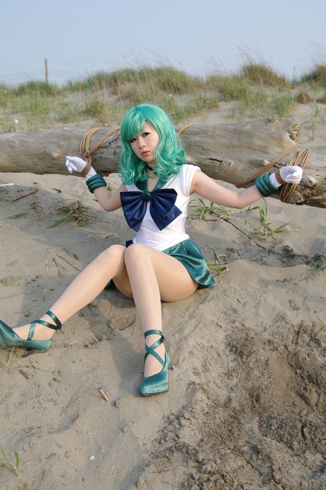 Sømand Fuuka Setsugetsu viser sin sexede krop frem i hvide handsker