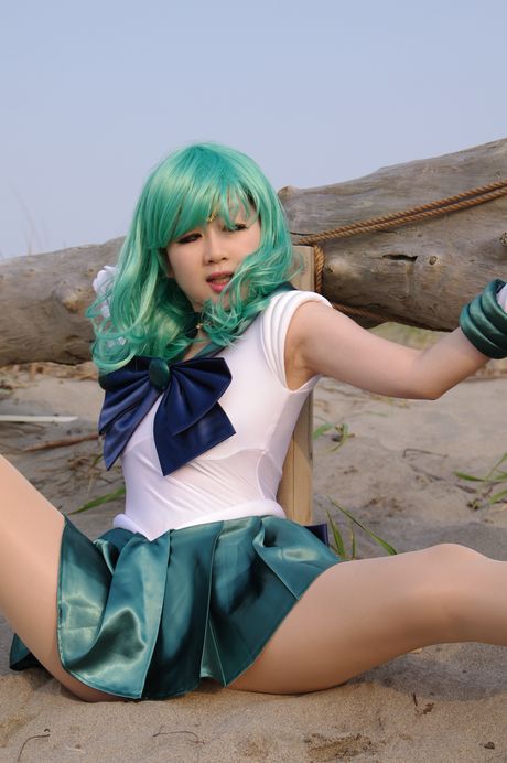 Sømand Fuuka Setsugetsu viser sin sexede krop frem i hvide handsker