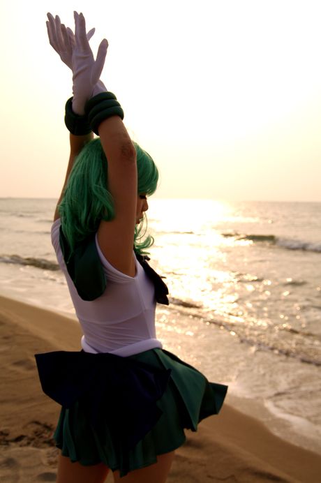 Sømand Fuuka Setsugetsu viser sin sexede krop frem i hvide handsker