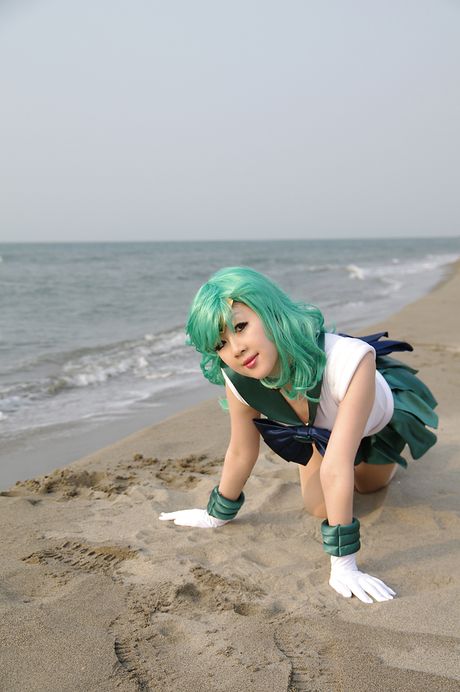 Sømand Fuuka Setsugetsu viser sin sexede krop frem i hvide handsker