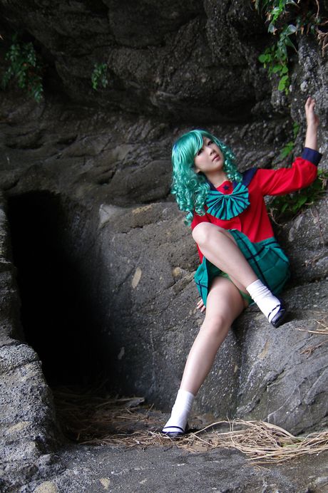 Dejlig japansk skolepige Fuuka Setsugetsu fremhæver sin varme krop og poserer solo