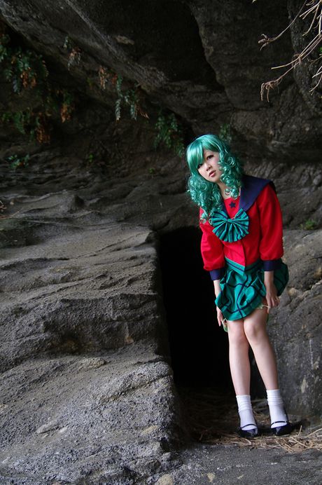 Dejlig japansk skolepige Fuuka Setsugetsu fremhæver sin varme krop og poserer solo