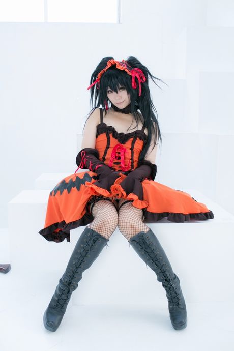 アジアのキュートなラットサクラがソロで彼女の素晴らしい巨乳とポーズを披露