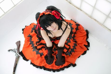 アジアのキュートなラットサクラがソロで彼女の素晴らしい巨乳とポーズを披露