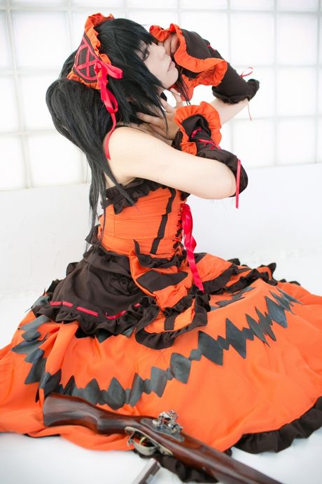 アジアのキュートなラットサクラがソロで彼女の素晴らしい巨乳とポーズを披露