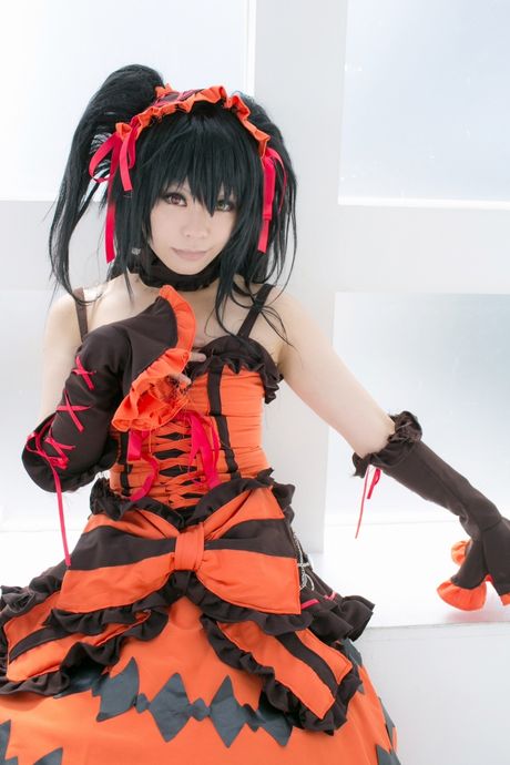 アジアのキュートなラットサクラがソロで彼女の素晴らしい巨乳とポーズを披露