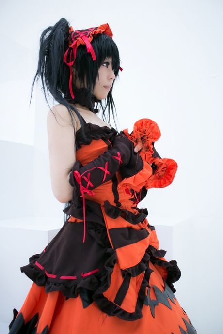 アジアのキュートなラットサクラがソロで彼女の素晴らしい巨乳とポーズを披露