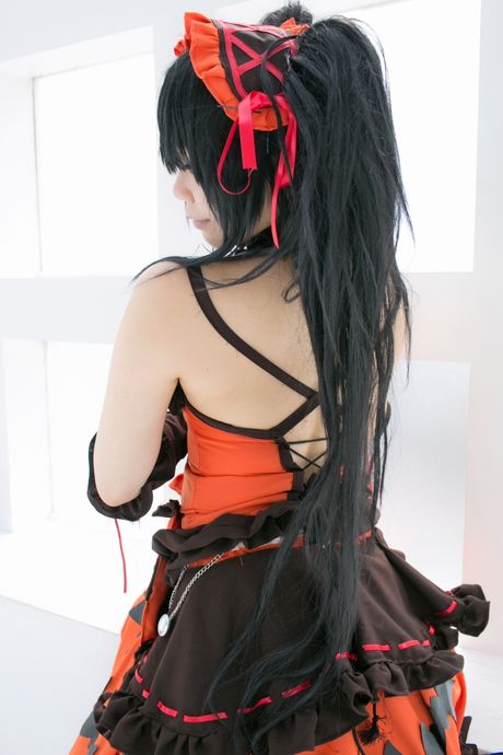 アジアのキュートなラットサクラがソロで彼女の素晴らしい巨乳とポーズを披露