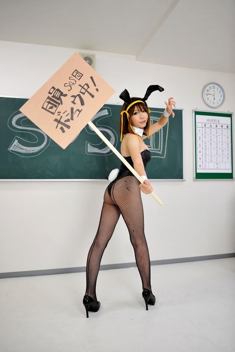 Asian bunny Higurashi Rin presents her large boobs and her shaved pussy