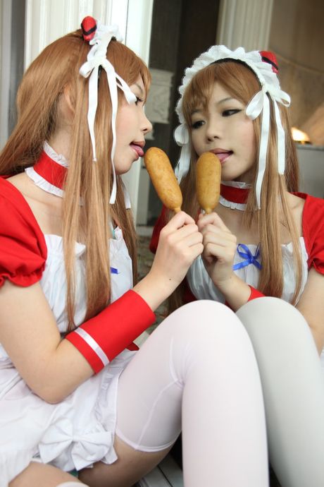 日暮りんは、自分の体を披露するのが大好きな可愛い日本のメイドです