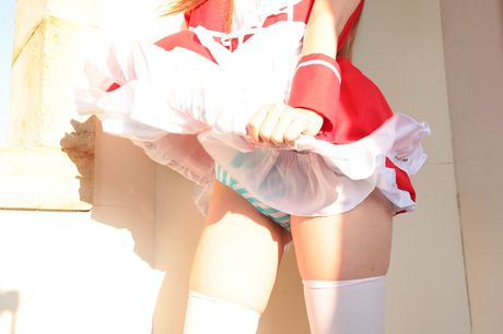 日暮りんは、自分の体を披露するのが大好きな可愛い日本のメイドです