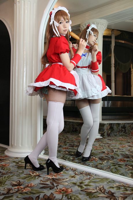 日暮りんは、自分の体を披露するのが大好きな可愛い日本のメイドです