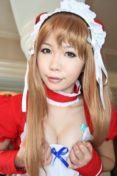 日暮りんは、自分の体を披露するのが大好きな可愛い日本のメイドです