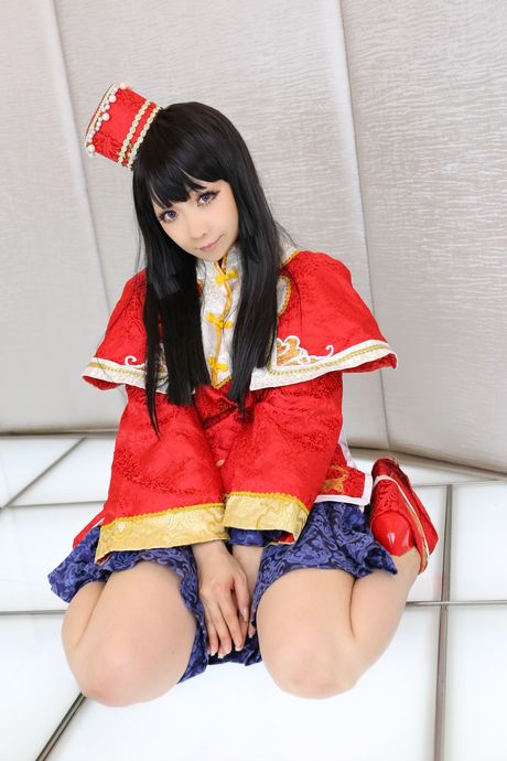 Asian girl Higurashi Rin sports a hat while getting naked in heels