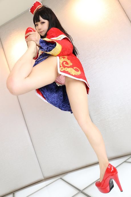 Asian girl Higurashi Rin sports a hat while getting naked in heels