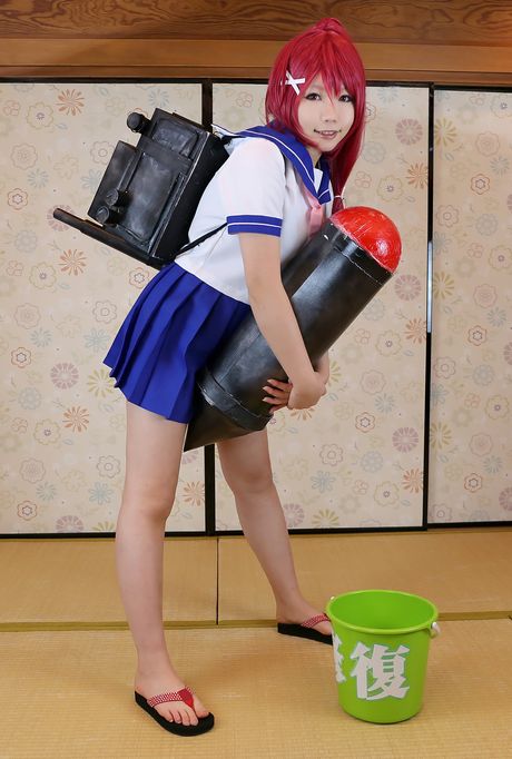 Asian girl Higurashi Rin displays her large boobs and poses in a swimsuit