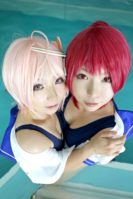 Den asiatiske covergirl Higurashi Rin og hendes kæreste nøgner sig i en pool