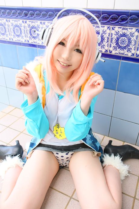 Pink haired teen Higurashi Rin presents her petite tits and her shaved pussy