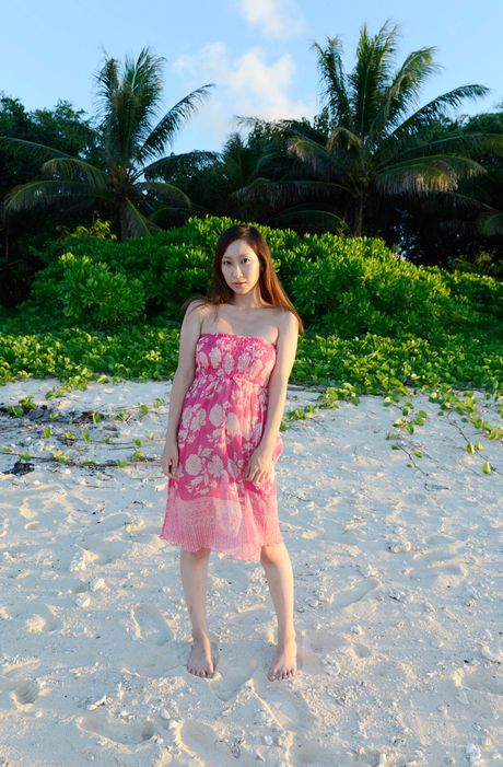 亞洲美女 Miku Konno 身著比基尼展示小胸