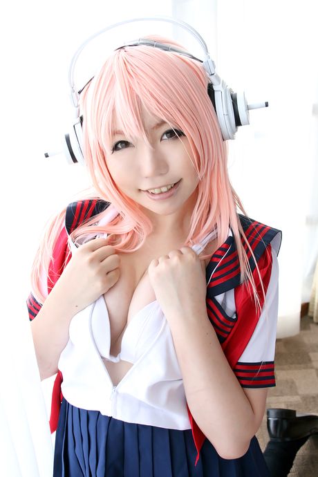 Skolepige Higurashi Rin stripper og onanerer i klasseværelset