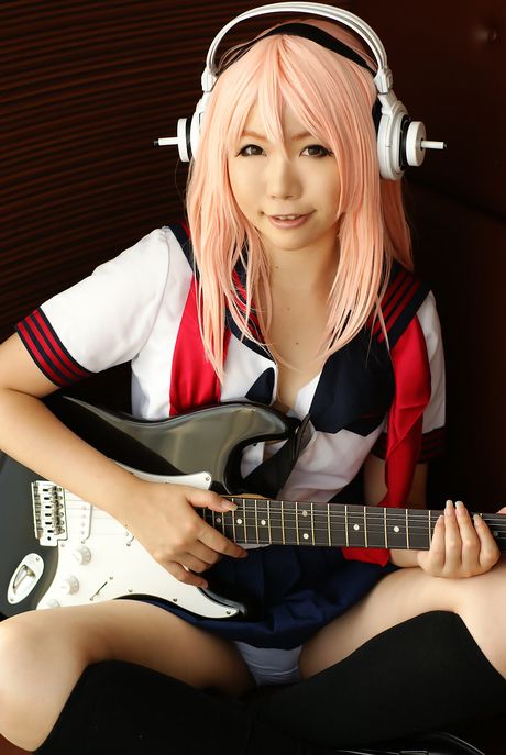 Skolepige Higurashi Rin stripper og onanerer i klasseværelset