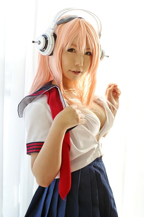 Skolepige Higurashi Rin stripper og onanerer i klasseværelset