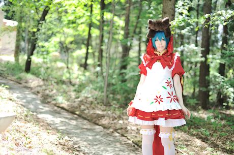 Cute cosplayer Haruka shows her teeny tits and her trimmed pussy outdoors