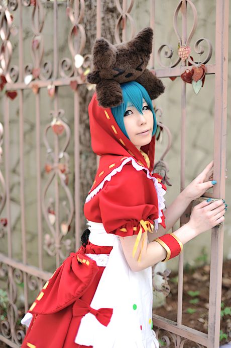 Cute cosplayer Haruka shows her teeny tits and her trimmed pussy outdoors