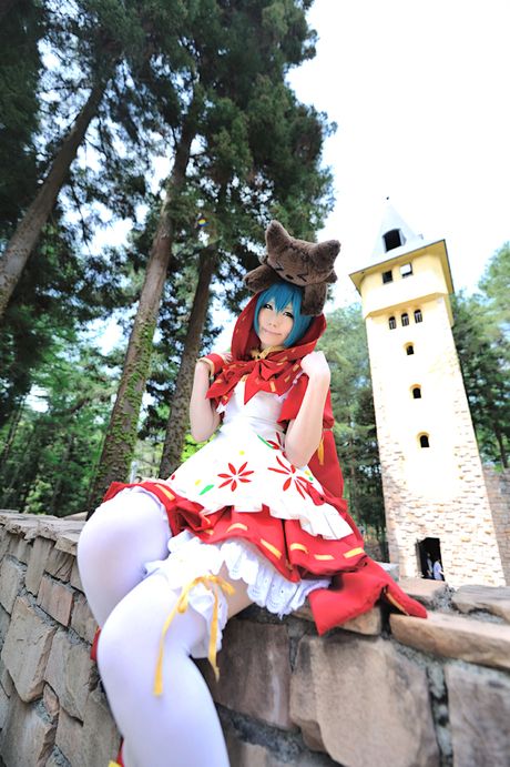 Cute cosplayer Haruka shows her teeny tits and her trimmed pussy outdoors