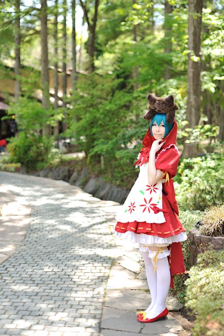 Cute cosplayer Haruka shows her teeny tits and her trimmed pussy outdoors