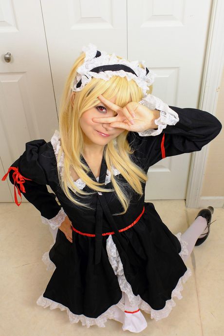 金髮日本美女 Kyuru 穿著白色絲襪，秀出長髮造型