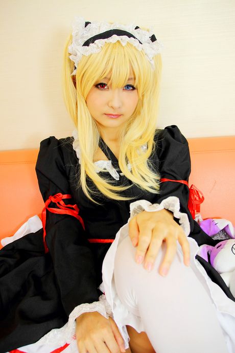 金髮日本美女 Kyuru 穿著白色絲襪，秀出長髮造型