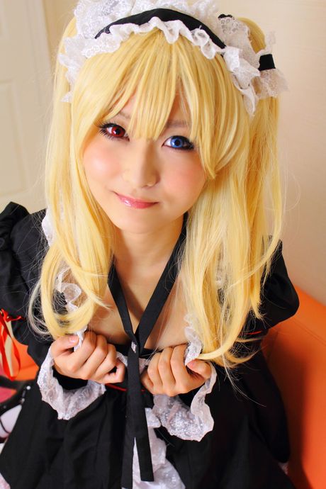 金髮日本美女 Kyuru 穿著白色絲襪，秀出長髮造型