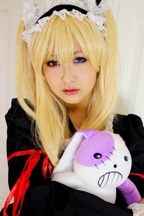 金髮日本美女 Kyuru 穿著白色絲襪，秀出長髮造型