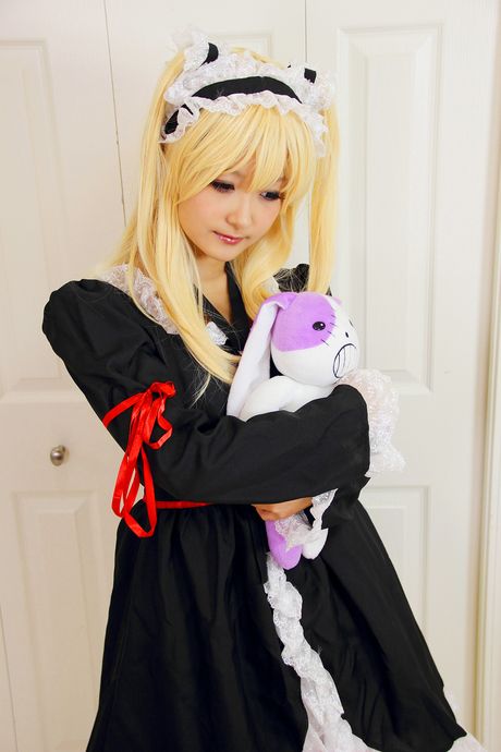 金髮日本美女 Kyuru 穿著白色絲襪，秀出長髮造型