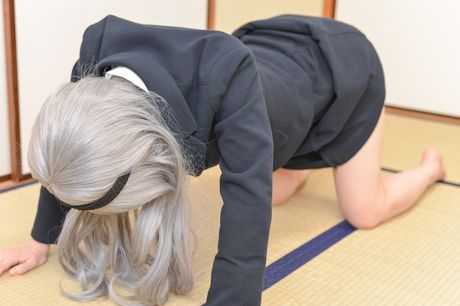 アジアの美女中野ひかりがパンティーを脱いで素晴らしいおっぱいを披露