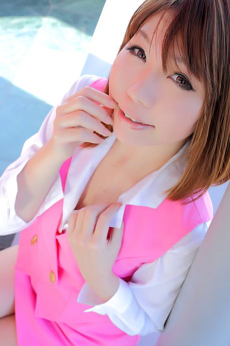 Nice Asian babe Higurashi Rin reveals her flat tits and her bald pussy