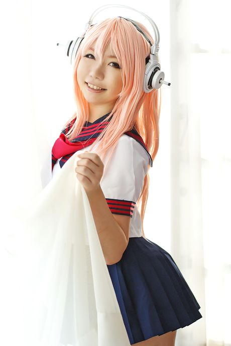 Asiatisk teenager Higurashi Rin stripper til sine strømper og leger med sin fisse