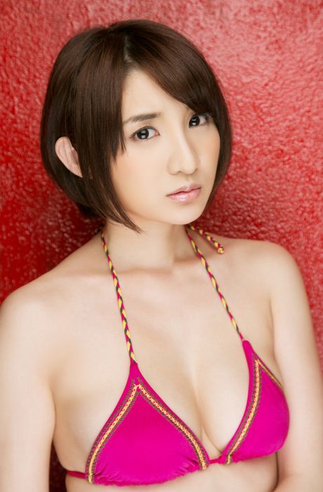 Asian girl Mizuno Asuka demonstrates her big racks and poses in a bikini