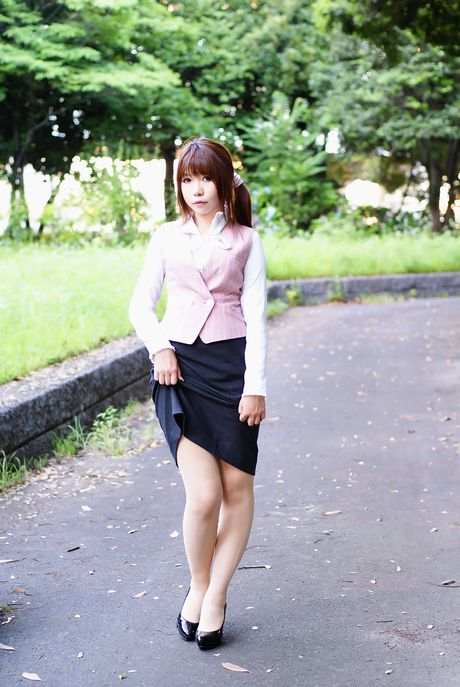 Asian babe Higurashi Rin flaunts her small tits and models in the raw outdoors