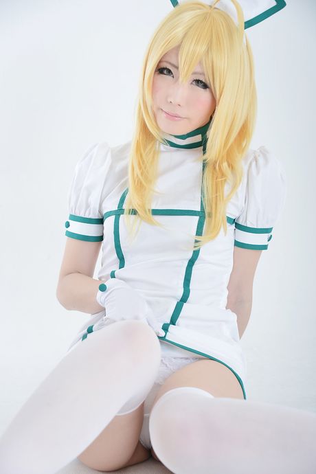 Blonde japanese stunner Haruka displays her hot ass and pussy in white stockings