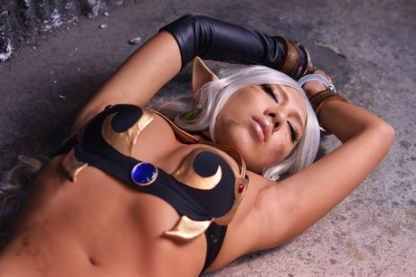 Asian girl Nonsummerjack displays her big boobs and poses in a solo