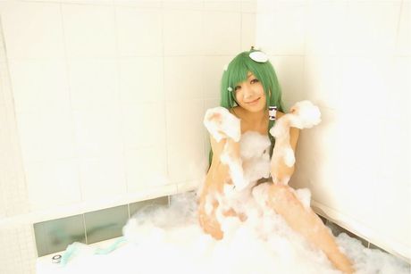 Asian teen Misaki Hanamura displays her big juggs and exhibits her nudity in a solo