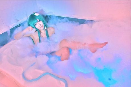 Asian teen Misaki Hanamura displays her big juggs and exhibits her nudity in a solo