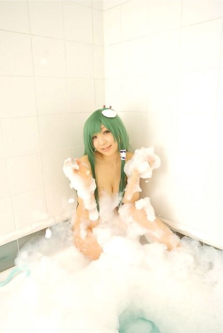 Asian teen Misaki Hanamura displays her big juggs and exhibits her nudity in a solo