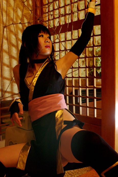 Asiatisk søde Shino Bishuo afslører sine pæne bryster og poserer solo