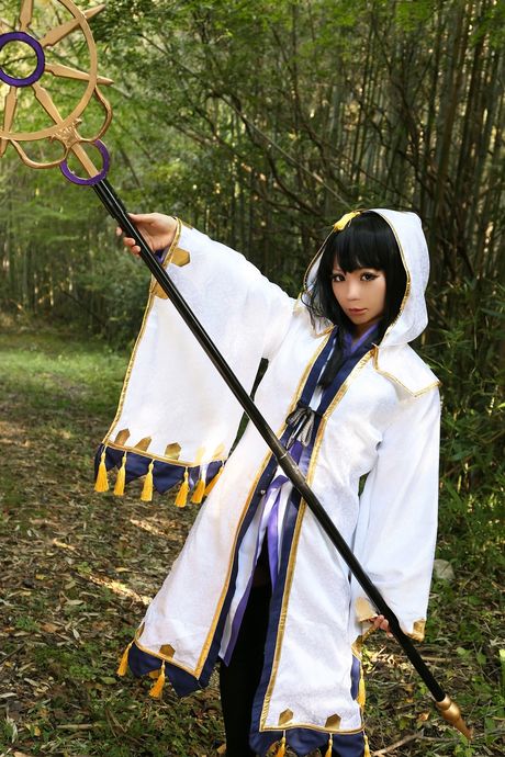 Asian teen Higurashi Rin shows her hot ass and poses in the wild