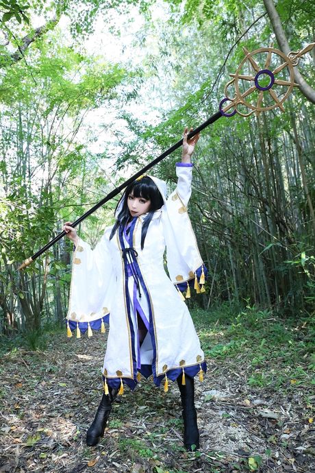 Asian teen Higurashi Rin shows her hot ass and poses in the wild