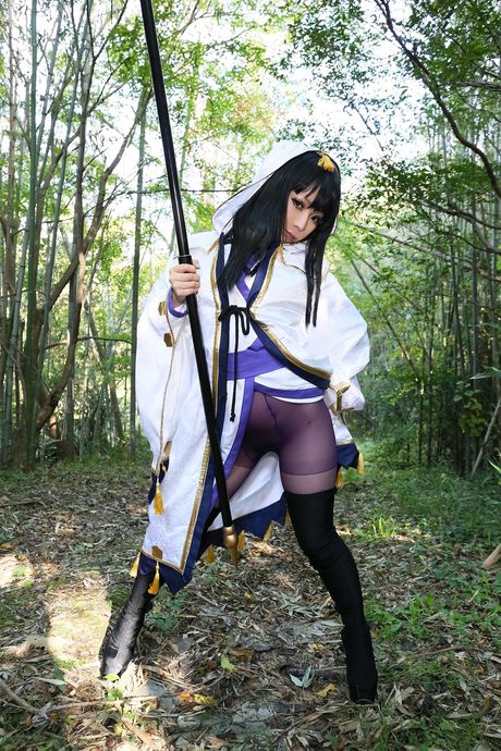 Asian teen Higurashi Rin shows her hot ass and poses in the wild