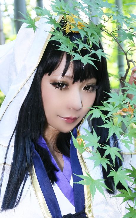 Asian teen Higurashi Rin shows her hot ass and poses in the wild